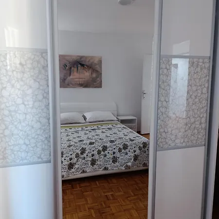 Nirvana Apartment *